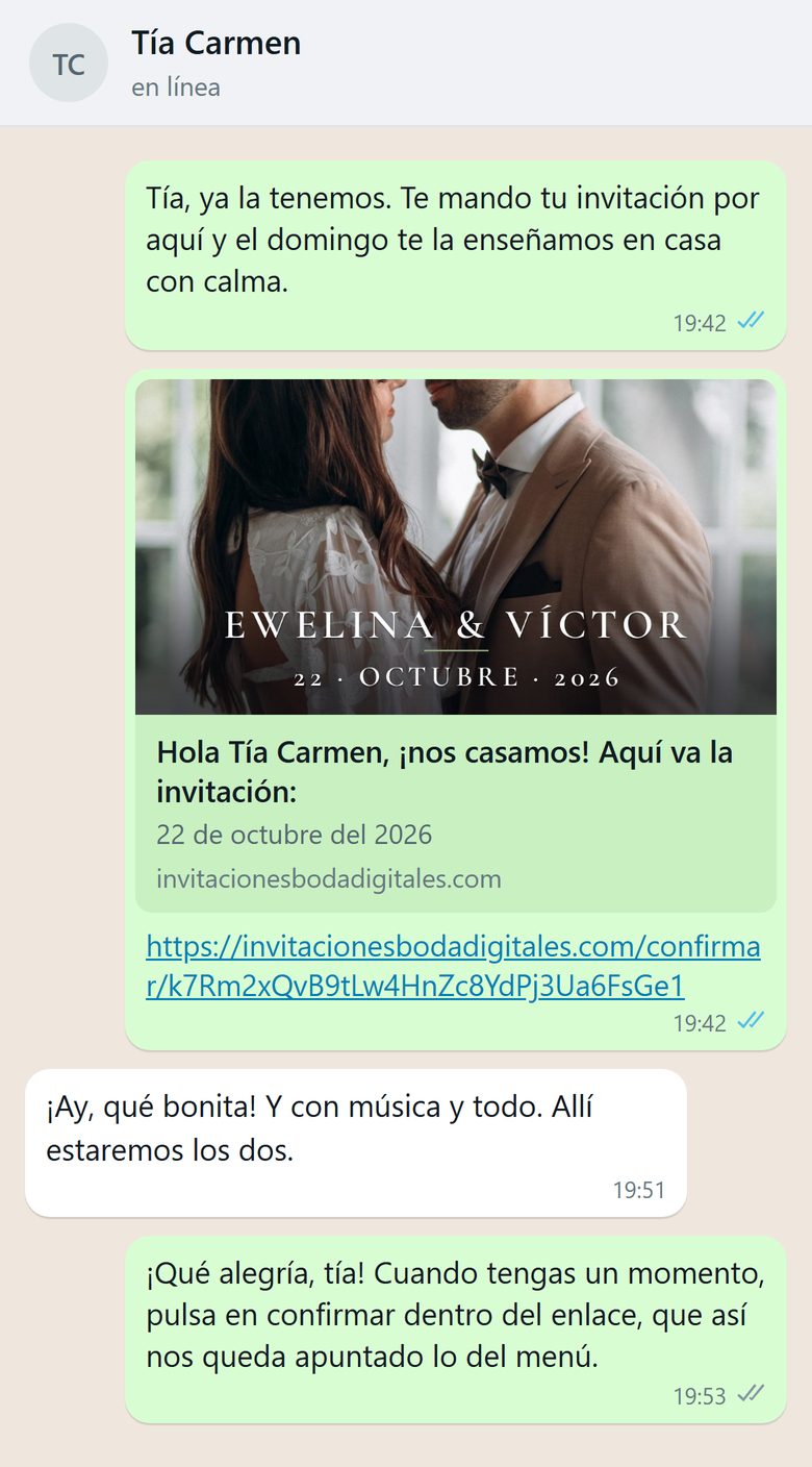 Chat de WhatsApp con una tía: el mensaje de la pareja, la tarjeta de la invitación de boda con su nombre, su respuesta y lo que se le contesta