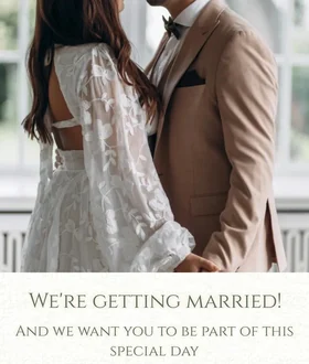 La portada de la invitación de boda en inglés: We're getting married!