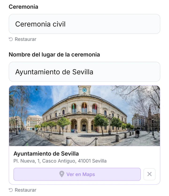 Eventos en el editor de la invitación de boda: el título Ceremonia civil y el Ayuntamiento de Sevilla, encontrado con su foto, su dirección y el botón de ver en Maps