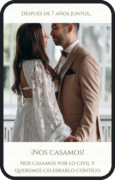 La portada de la misma invitación de boda civil en el móvil, con la foto de la pareja y el texto nos casamos por lo civil y queremos celebrarlo contigo