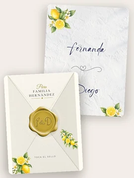 La plantilla Dolce Vita con los nombres de Fernanda y Diego en tinta azul entre limones, y delante su sobre con el lacre color mostaza