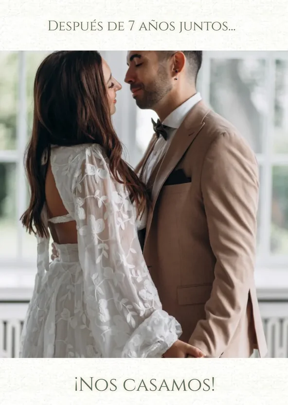 La portada de la invitación de boda digital, con la foto de la pareja, que aparece al tocar el sello mientras empieza la canción
